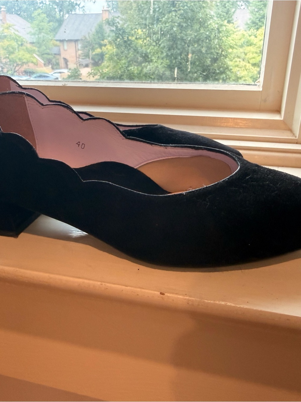 Sole Bliss Women’s Black Scalloped Low Heel Flats